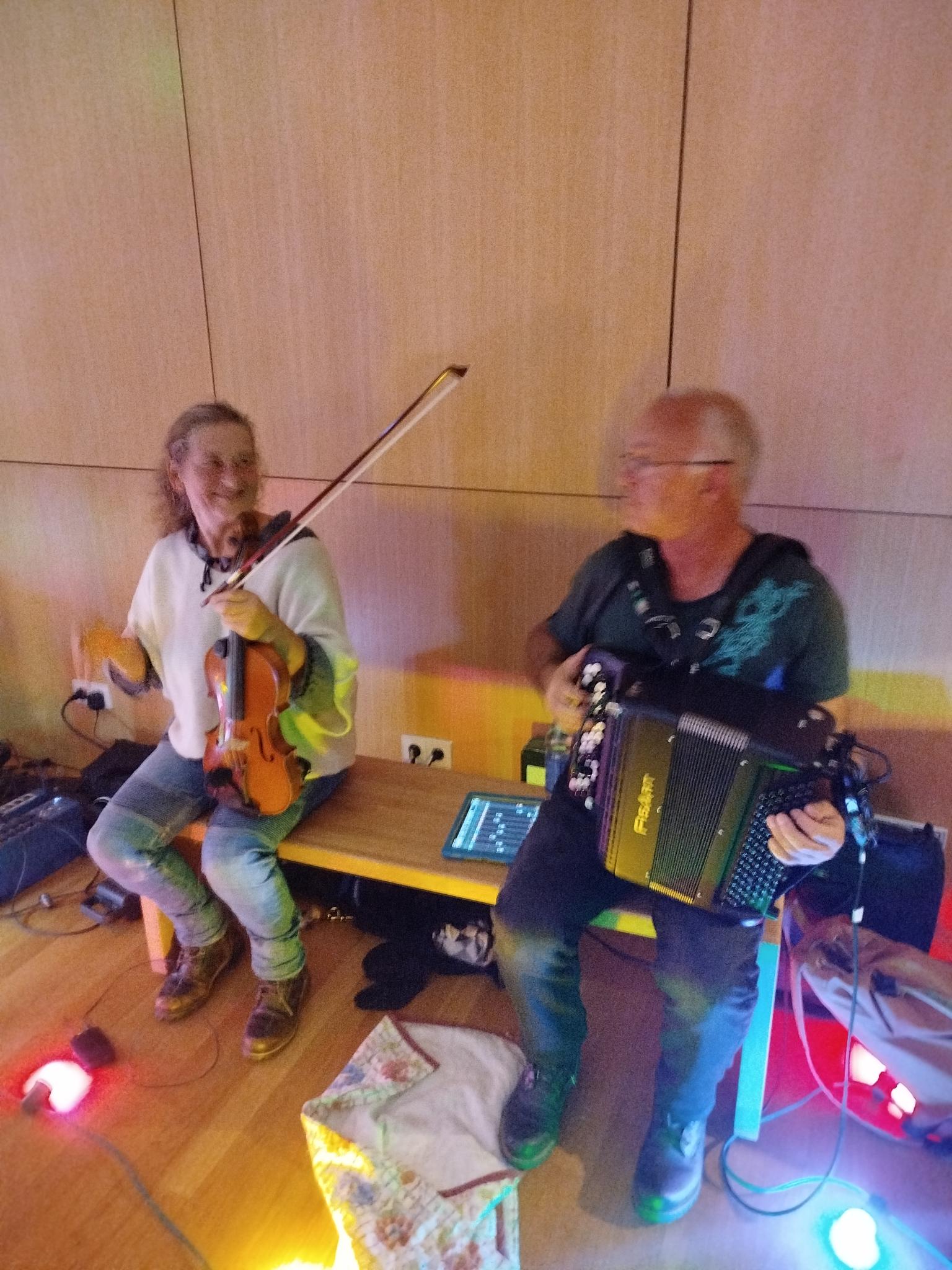 Les musiciens en répétition
